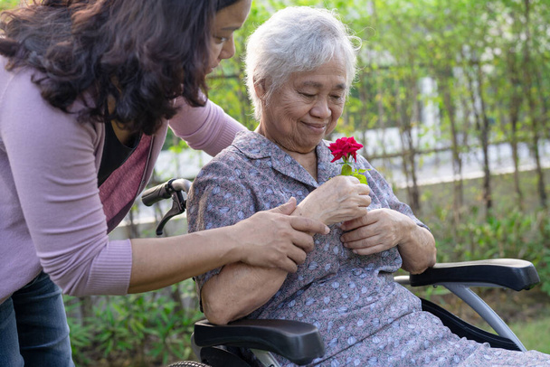 Helping Families Cope with Behavioural Challenges of the Elderly with Dementia